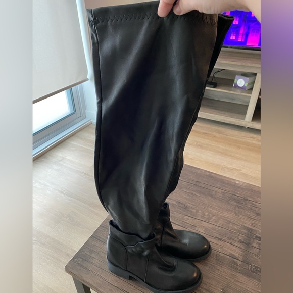Knee length boots - Picture 2 of 3